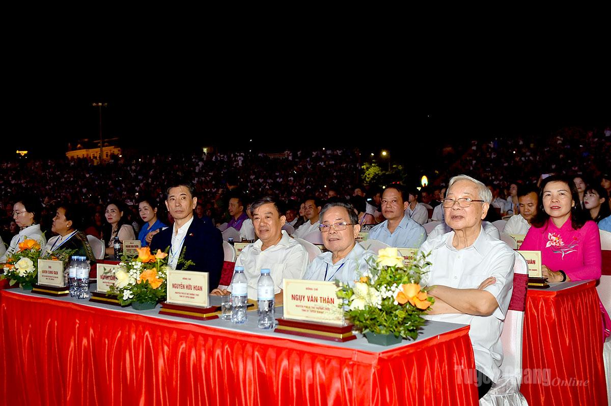 anh-khai-mac-dem-hoi-thanh-tuyen-2026-7_20260920223010.jpg