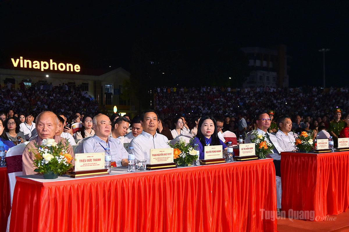 anh-khai-mac-dem-hoi-thanh-tuyen-2026-8_20260920223010.jpg