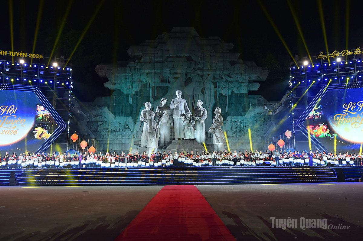 anh-khai-mac-dem-hoi-thanh-tuyen-2026-3_20260920223010.jpg