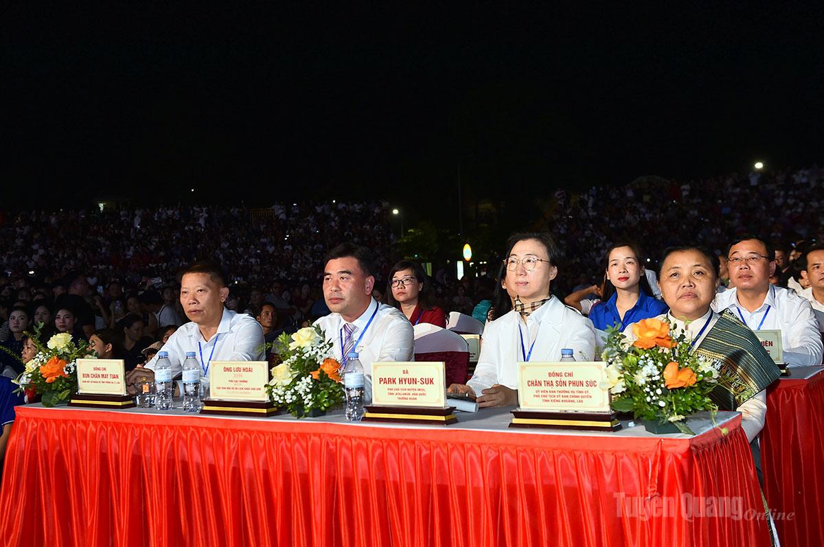 anh-khai-mac-dem-hoi-thanh-tuyen-2026-9_20260920223010.jpg