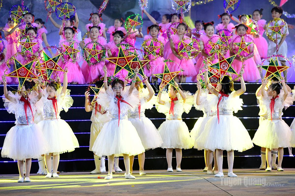anh-khai-mac-le-hoi-thanh-tuyen-3_20260920222951.jpg