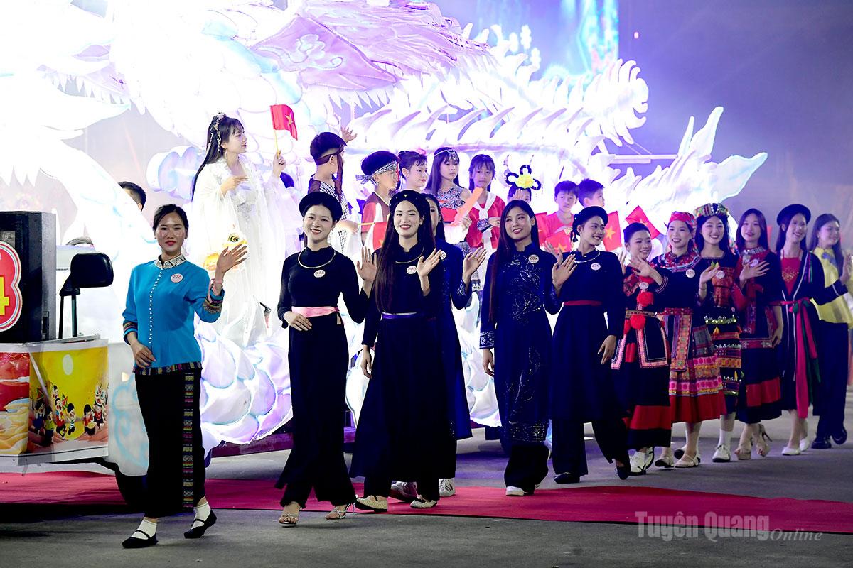 anh-khai-mac-le-hoi-thanh-tuyen-5_20260920222950.jpg